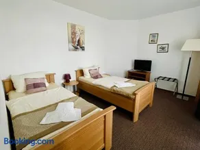 Twin Studio - Image 1