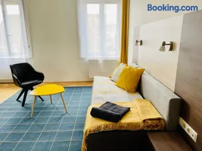 Frank & Fang Apartments MK1 - Image 3
