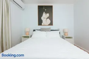 Cozy Retreat-4 Queen Bed, 3TV, Full Kitchen, Cot, Pets allowed-Fully Fenced, FreeWifi - Image 3