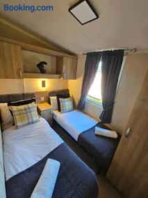 Beautiful caravan near Edinburgh nr 14 - Image 4
