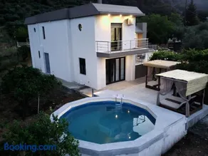 Terra Nova Luxury Villa - Image 2