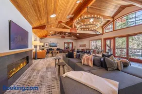 Luxe Northstar Hot-Tub Bunk Room - Image 2