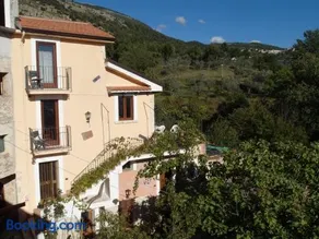 Stonehouse apartments - Image 1