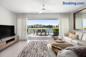 Driftwood 6 Private Beach Stay - Image 2