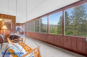 Riverfront Escape - Hot Tub, Fire Pit, Kayaks - Image 4