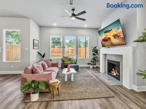Pickleball Paradise near Universal Resort and Lake Lewisville with Game Room - Image 1