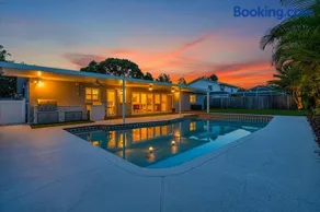 Spacious Family Oasis - Heated Pool - Near Beaches - Image 3