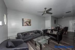 Basic 4 bedrooms with 7 beds 15 min from downtown sleeps 9 for Work crews and Large groups - Image 3