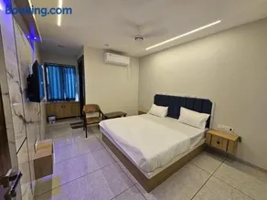 Hotel Shiv Inn - Image 1