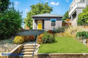 Fremont Bungalow with Backyard View Seattle - Image 3
