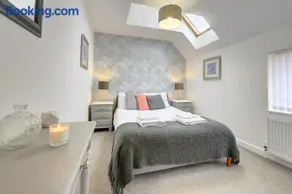 Marston Croft Cottage Spacious and Modern Hot Tub Sleeps 8 Southam by Inspire Homes - Image 2