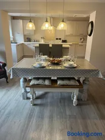 The Coach House at BYRE HOUSE Stylish spacious retreat with secure parking - Image 5