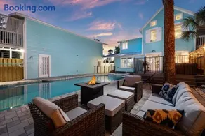 Luxurious Escape Sleeps 10 with Private Pool & Spa - Image 5