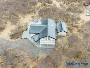 Private Luxury Villa - Sauna, Hot Tub & Guesthouse - Image 2