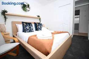 Peaceful 3 Bed Flat with Parking and Balcony by CTO Serviced Apartments - Image 1