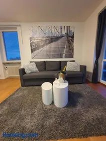 Close to the subway. Beautiful and Cozy apartment! - Image 5