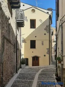 La farfalla del vicolo - Image 1