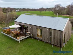 Willow Lodge Estate - Image 2