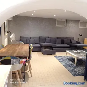 Charming and Modern Cave in the Heart of the Port - Image 4