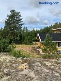 Luxury Holiday Home with Private Lake - Image 4