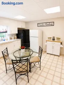 Thomaston Getaway Sleeps 10 Family Friendly Retreat Near Downtown Wedding Venues - Image 1