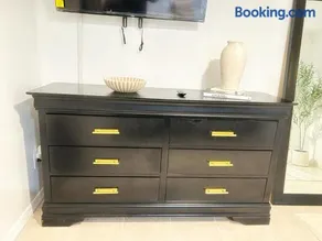 Aura Stays -Cozy Queen Room - Shared Bathroom- Self Check in-NEAR EWR - Image 4