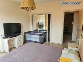 Bright and spacious apartment with panoramic views - Image 3