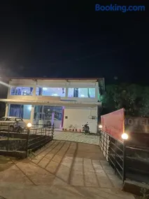 Hotel glass house - Image 2