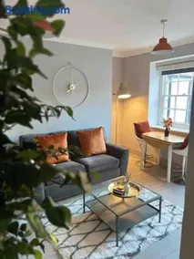 Mandarin Court Boutique City Centre Apartment - Image 2