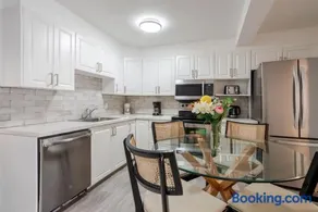 Stylish 3BR in Montreal - Image 1