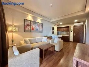 Luxury Dreamland Oasis Apartment - Image 2