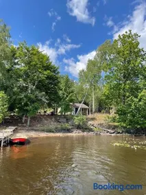 Cozy house in entire private Island Mocklen lake - Image 1