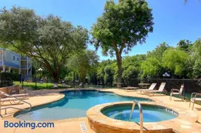 RRC A108 Cozy Comal River Haus - Image 2