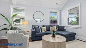Modern Coastal Comfort - 3 Bedroom Condo with Balcony - Image 5