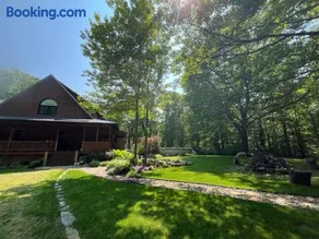 Rideau Lakes Rustic Chalet in Relaxing Natural Setting - Image 3