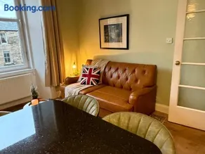 Murrayfield Spacious 2-bedroom apartment - Image 3
