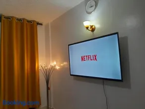 Comfort Haven with Secure Parking & Unlimited WiFi - Image 2