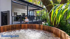 The One Pearl Beach- Pet Friendly, firepit, walk to beach - Image 1