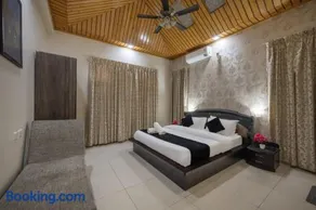 The Summer House Kasauli l 4 Bed Room Villa With Plunge Pool l Free Parking By Exotic Stays - Image 1