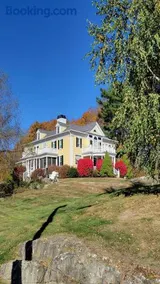 Oceanview Classic Maine Cottage Within 1 Minute Walk To Cape Neddick Beach - Image 3