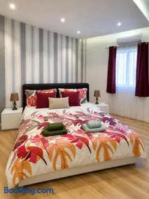 St Paul's Court Apartment - Image 2