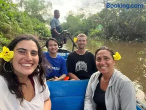 Adora Central Park hostel with rooftop and floating market tour - Image 5