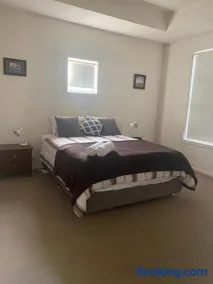 Two Story, Torquay Holiday Home with Large Balcony - Image 1
