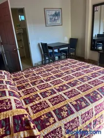 San Diego Inn - Image 4