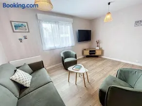 Bel appartement rénové au cœur de Jullouville, 100m de la plage, 1 chambre, 4 couchages, parking privé - FR-1-361-72 - Image 4