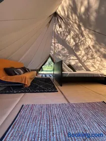 Camping la Kahute, tente lodge au coeur de la forêt - Image 4