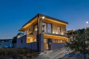 Ostrako Luxury Villa - Image 3