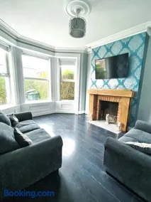 Gorgeous 3 Bedroom Victorian Townhouse - Image 4