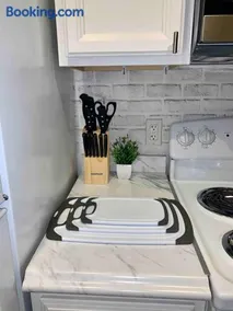 Cozy 1BR in DC 95WalkScore Steps to Cafes Dining Nightlife Grocery Metro - Close to Downtown - Image 3