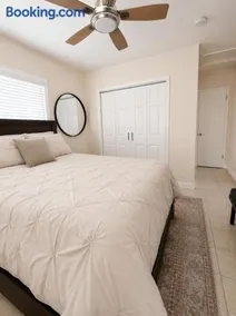 Quiet Furnished Pasadena Retreat Near Freeways - Image 1